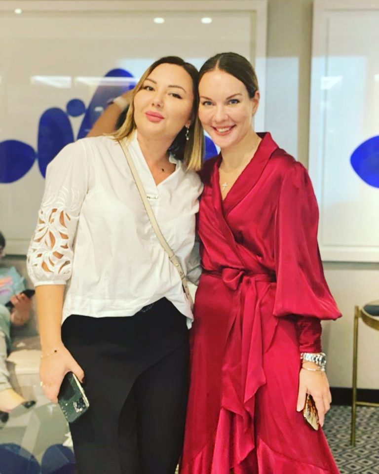 דוקטור ויטה יעקובלב עם מטופלת